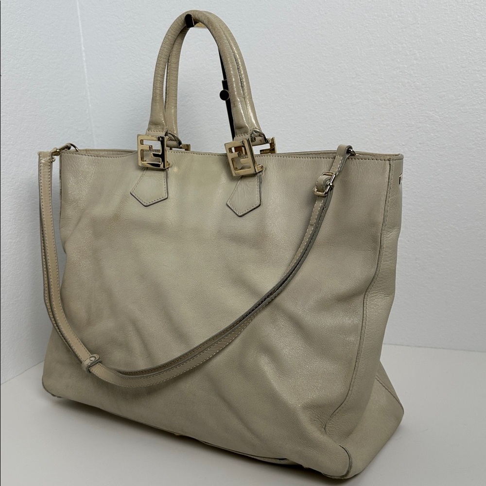 💯Authentic Fendi Leather Tote Bag🍀 - Picture 14 of 16